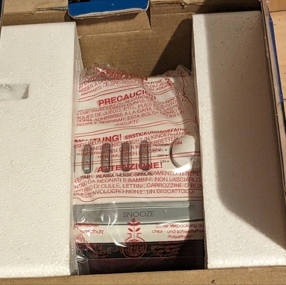 PHILCO cube radio alarm clock - Picture 3 of 3